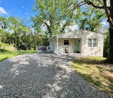 Roanoke House | 3 Bedroom - Boho By the Star - Cozy Home Close to Downtown Roanoke