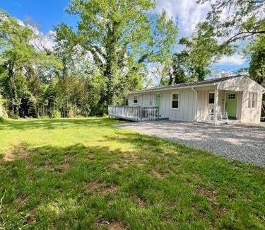 Roanoke House | 3 Bedroom - Boho By the Star - Cozy Home Close to Downtown Roanoke