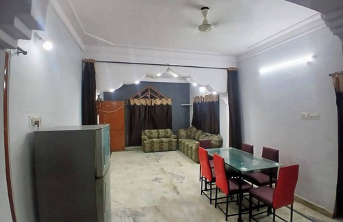Toli Chowki House | 3-bedroom building in charming Hyderabad with AC family and friendly