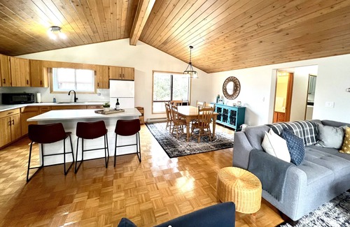 Lambton Shores Cottage | 3 Bedroom Bungalow, Walk to the Beach!