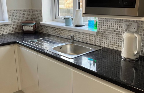 Porthcawl House | 3 Bedroom Bungalow Close to the Beach and All Amenities.