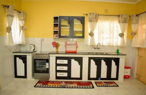 Nakuru House | 3-bedroom bungalow in brilliant Nakuru with Highspeed WiFi & Top-Notch Security.