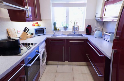 Cambridge House | 3 Bedroom Bungalow with Parking & Garden