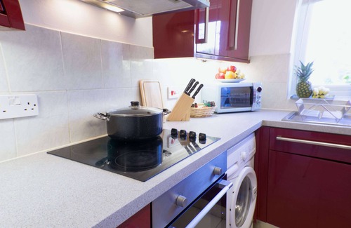 Cambridge House | 3 Bedroom Bungalow with Parking & Garden