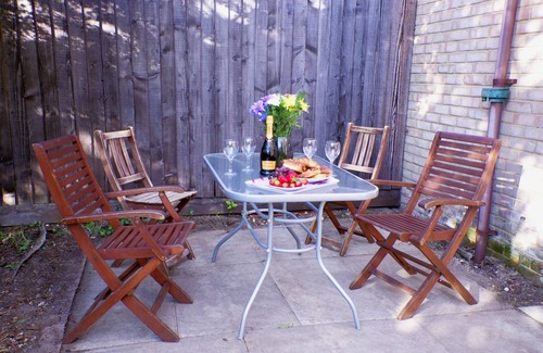 Cambridge House | 3 Bedroom Bungalow with Parking & Garden