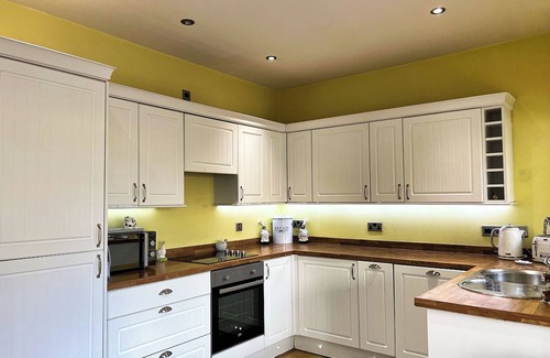 Norham House | 3-Bedroom Cottage in Norham Berwick-upon-Tweed -Log Fire - Dog Friendly