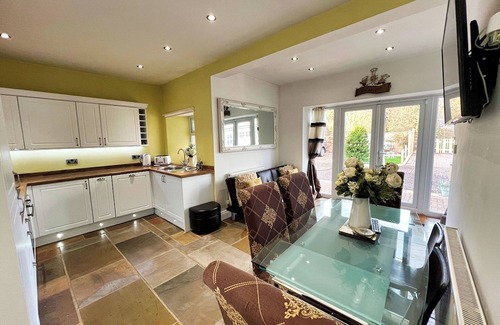 Norham House | 3-Bedroom Cottage in Norham Berwick-upon-Tweed -Log Fire - Dog Friendly