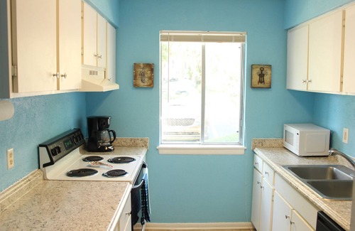 Demere Park Condo | 3-bedroom condo just 4 minutes to Saint Simons Island Pier