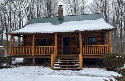 Shore Cabin | 3-bedroom cabin in country setting with AC, WiFi, 15-20 min. to local wineries.