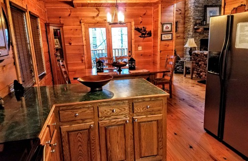 Spencer Cabin | 3 BEDROOM CABIN IN GATED COMMUNITY CLOSE TO FALL CREEK FALLS STATE PARK!
