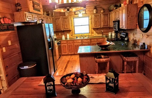 Spencer Cabin | 3 BEDROOM CABIN IN GATED COMMUNITY CLOSE TO FALL CREEK FALLS STATE PARK!