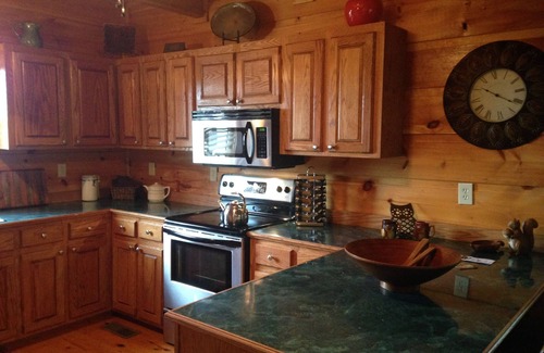 Spencer Cabin | 3 BEDROOM CABIN IN GATED COMMUNITY CLOSE TO FALL CREEK FALLS STATE PARK!