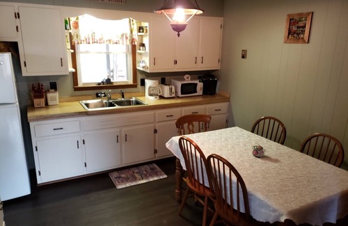 Boone House | 3 Bedroom Cabin, newly renovated.