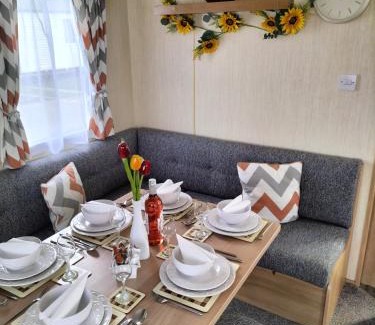 Rhyl House | 3 Bedroom Caravan, Edi Rita, Robin Hood, Pet Friendly