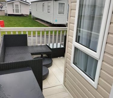Rhyl Apartment | 3 bedroom caravan, Rhyl, Edi Rita, Robin Hood, Pet Friendly