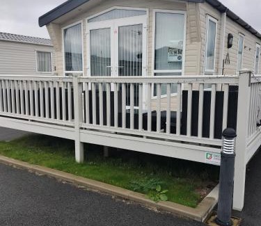 Rhyl Apartment | 3 bedroom caravan, Rhyl, Edi Rita, Robin Hood, Pet Friendly