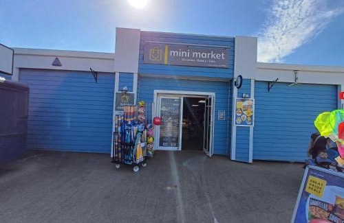St Leonards-On-Sea Ski Chalet | 3 Bedroom Caravan - Sleeps 8 Parking Pets Beach