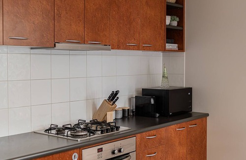 Traralgon House | 3 bedroom CBD townhouse overlooking tennis courts