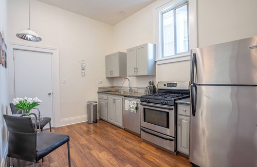 Hayes Valley Apartment | 3 Bedroom Central Hayes Valley Condo by Shops, Restaurants, Bars, and Downtown