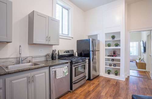 Hayes Valley Apartment | 3 Bedroom Central Hayes Valley Condo by Shops, Restaurants, Bars, and Downtown