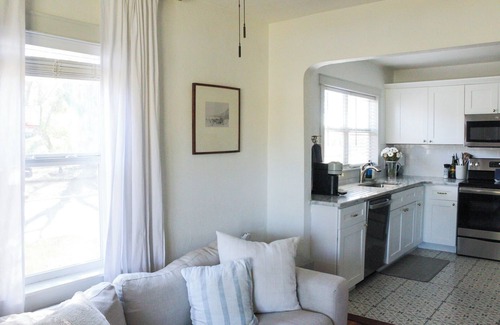Lakeland House | 3-bedroom centrally-located house in charming Lakeland with AC, king bed.