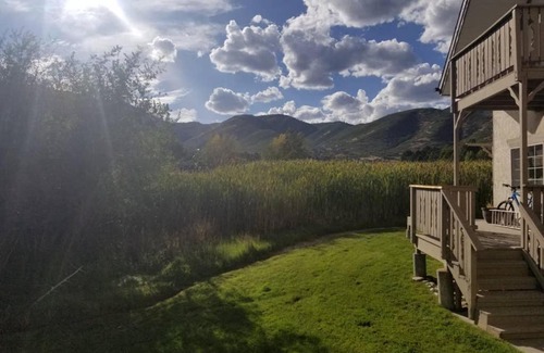 Midway Apartment | 3 Bedroom Chalet on the Creek