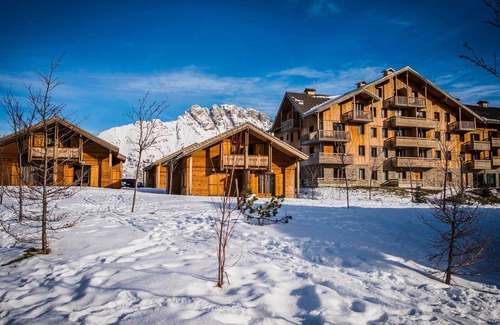 Saint-Etienne-en-Devoluy Ski Chalet | 3-Bedroom Chalet with Pool Access, Near Slopes in Superdevoluy