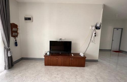 Nong Chaeng House | 3-Bedroom Chiang Mai House with Parking & Garden