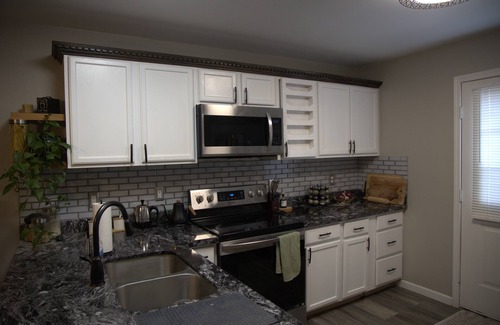 Cody House | 3-bedroom Cody getaway! Centrally located, close to the river!