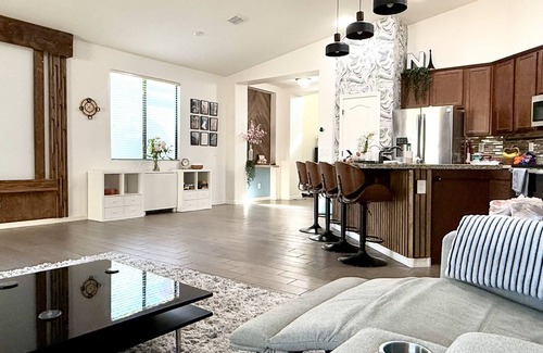 South Mountain House | 3-bedroom Comfortable Designer Home