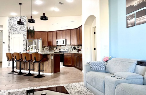 South Mountain House | 3-bedroom Comfortable Designer Home