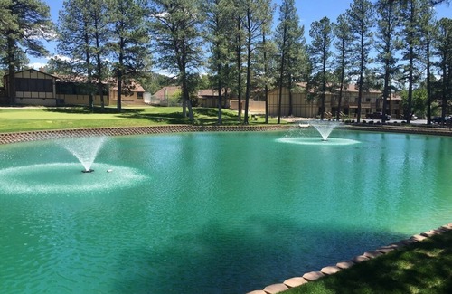 Ruidoso Cabin | 3-bedroom condo in fabulous Innsbrook Village Country Club Ruidoso with AC