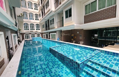 Bang Na Condo | 3-bedroom condo in fantastic location with AC, fitness room. Enjoy