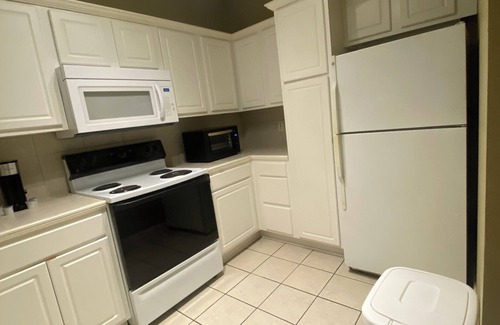 Highlands - Perkins Condo | 3-bedroom condo in pleasant Baton Rouge with swimming pool, fitness equip, WiFi