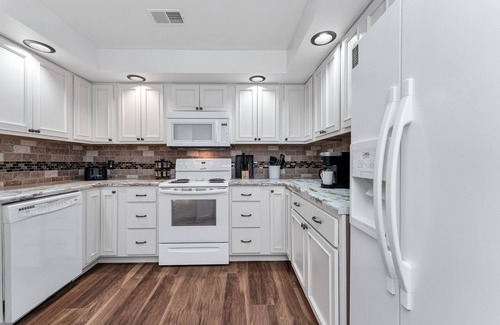 Table Rock Condo | 3-bedroom condo just a short walk to Lake Taneycomo, Branson, MO