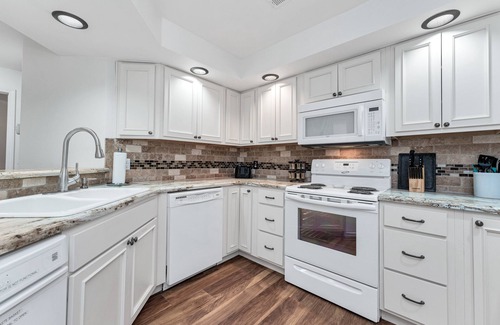 Table Rock Condo | 3-bedroom condo just a short walk to Lake Taneycomo, Branson, MO
