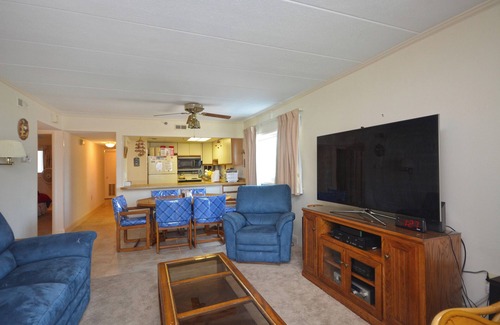 Montego Bay Condo | 3 Bedroom condo located on desirable north end with outdoor pool and view of the beach