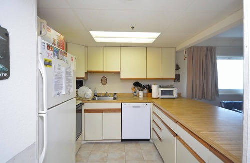 Montego Bay Condo | 3 Bedroom condo located on desirable north end with outdoor pool and view of the beach