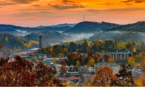 Pigeon Forge Condo | 3 Bedroom Condo on the River less than a mile from Apple Barn