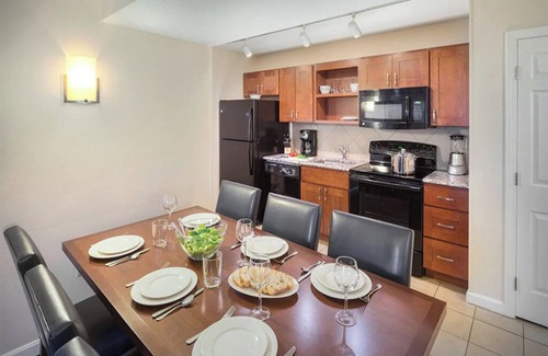 The Point Condo | 3 Bedroom Condo w/Kitchen in Downtown Newport at Long Wharf Resort! Sleeps 8!