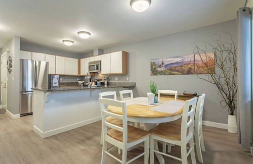 Downtown Leavenworth Condo | 3 Bedroom Condo, Walk to Downtown, Shops, Coaster, Wineries, Grnd Floor