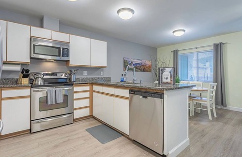 Downtown Leavenworth Condo | 3 Bedroom Condo, Walk to Downtown, Shops, Coaster, Wineries, Grnd Floor