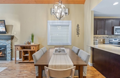 Regional District of Nanaimo Villa | 3 bedroom cottage close to Rathtrevor Beach, Mini Golf and pool on site.