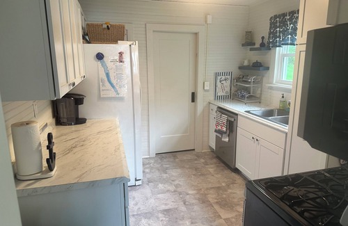 Town of Owasco Cottage | 3 Bedroom Cottage on Owasco Lake. Eastside and Pet Friendly!