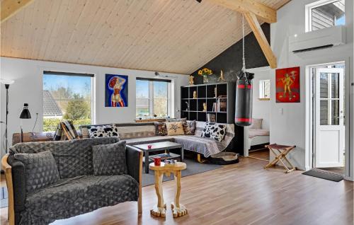 Kirke Hyllinge House | 3 Bedroom Cozy Home In Kirke Hyllinge