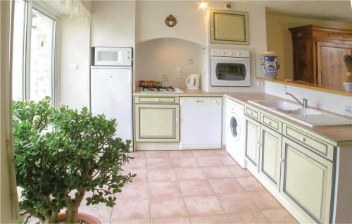 La Jonchere House | 3 Bedroom Cozy Home In La Jonchere