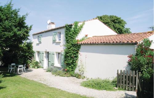 La Jonchere House | 3 Bedroom Cozy Home In La Jonchere