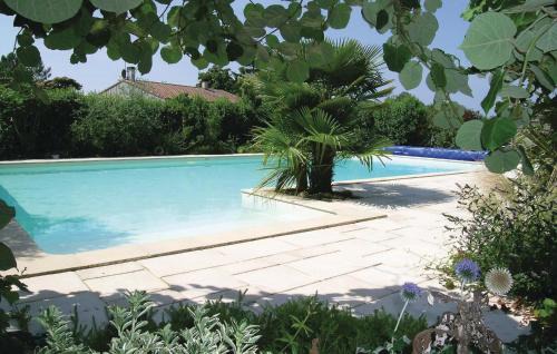 La Jonchere House | 3 Bedroom Cozy Home In La Jonchere