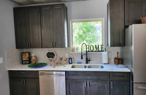 Gun Barrel City House | 3-bedroom cozy relaxing home in Gun Barrel City with lots of amenities!