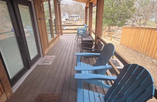 Gun Barrel City House | 3-bedroom cozy relaxing home in Gun Barrel City with lots of amenities!